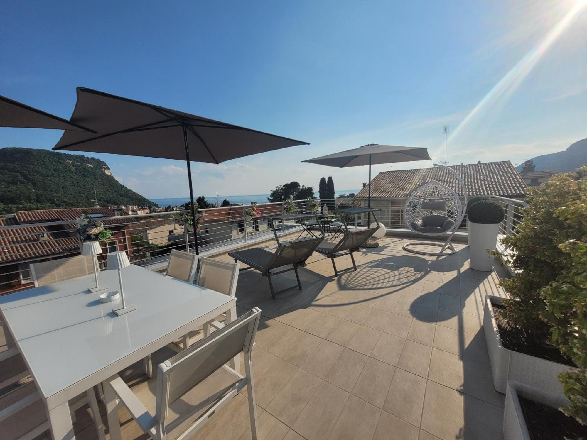 Garda View - Nuovo Appartamento Con Solarium Vista Lago Exterior foto